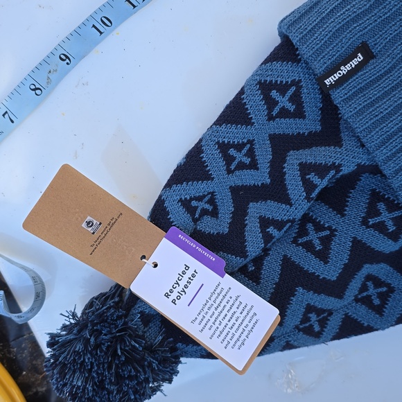 PATAGONIA Powder Town Beanie Pom Blue Wavy Pinecone Pattern Winter Hat NWT - Picture 6 of 7